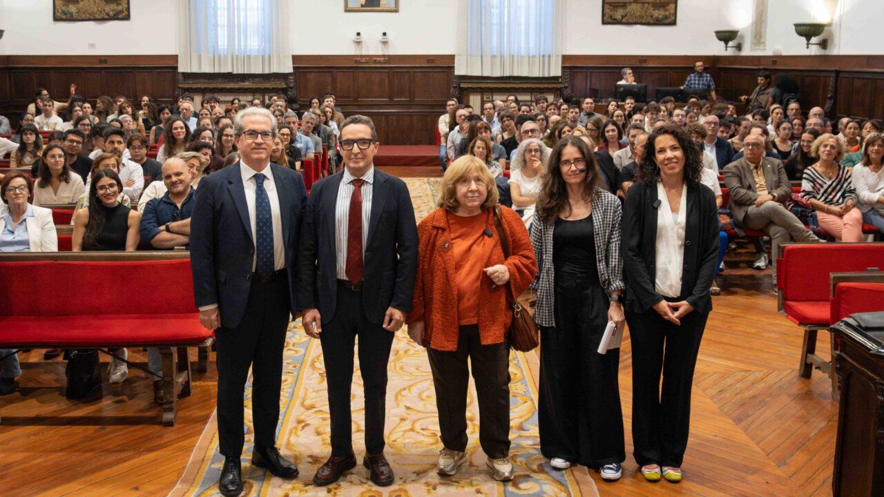 Svetlana Aleksiévich en el Paraninfo de la Universidad de Salamanca
